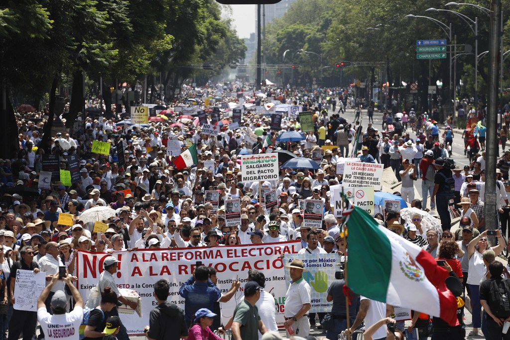 En una segunda protesta contra el Gobierno de López Obrador se aglutinó más gente que en la primera manifestación. (NOTIMEX)