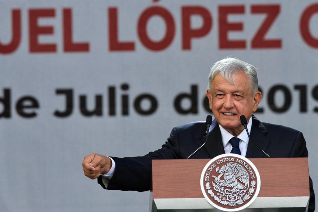 El presidente López Obrador advirtió que remontará las 'campañas de sabotaje legal' con las que sus adversarios quieren detener la construcción del Aeropuerto General Felipe Ángeles de Santa Lucía, pero garantizó que los trabajos empezarán 'a más tardar este mes'. (NOTIMEX)
