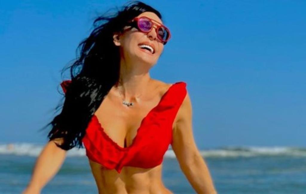 Maribel Guardia deleitó a sus más de 3 millones de seguidores en Instagram con un par de fotografías en bikini. (ESPECIAL)
