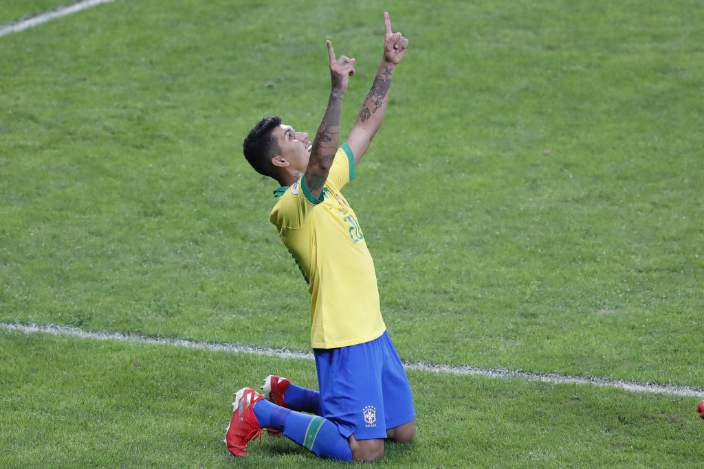 Roberto Firmino fue anotador del segundo gol de la escuadra brasileña. (ARCHIVO)