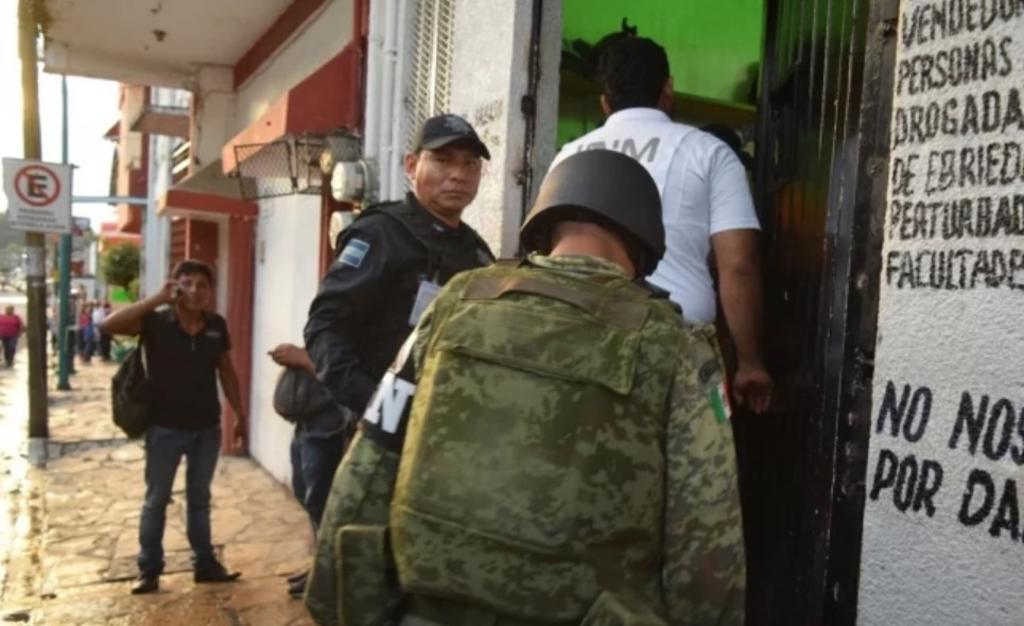 Personal de Migración y de la Guardia Nacional ingresaron a sitios de hospedaje de esa ciudad fronteriza para revisar la documentación migratoria de los ocupantes (EL UNIVERSAL)