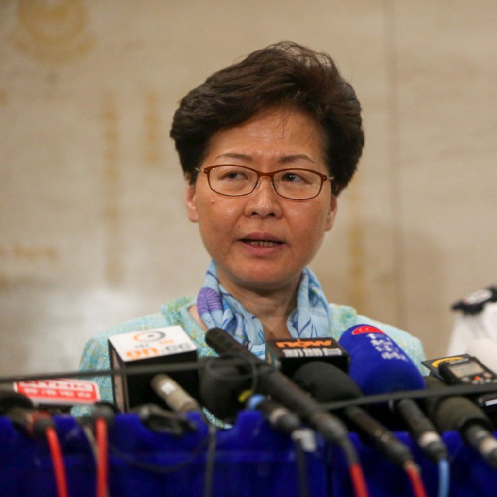 La jefa del Ejecutivo de Hong Kong, Carrie Lam, compareció ante los medios para condenar la violencia de los manifestantes. (TWITTER)