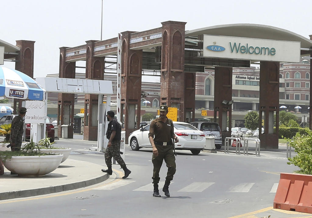 Los dos atacantes han sido detenidos por la Policía, que apuntó a 'una disputa personal' como la causa del ataque, aunque no explicó cuál. (AP)