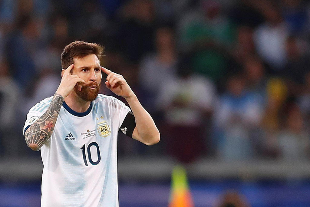 Messi clamó este miércoles contra el arbitraje del ecuatoriano Roddy Zambrano y dijo que Brasil 'maneja mucho en la Conmebol'. (ARCHIVO)