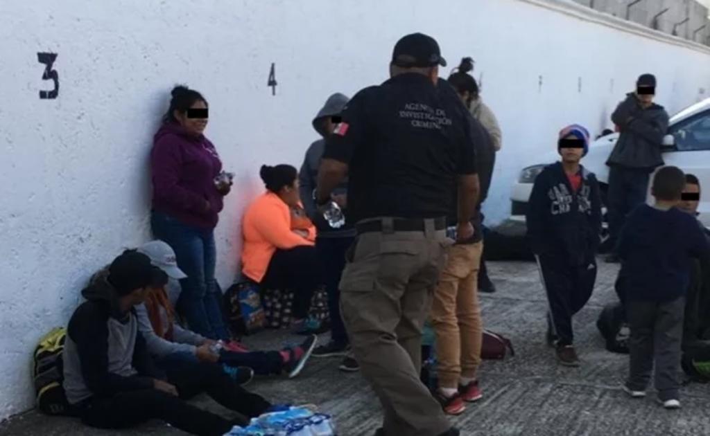 Los 80 centroamericanos fueron trasladados al Instituto Nacional de Migración (INM) en Chiapas, donde se resolverá su condición migratoria, mientras que los presuntos traficantes están a disposición ministerial. (ESPECIAL)
