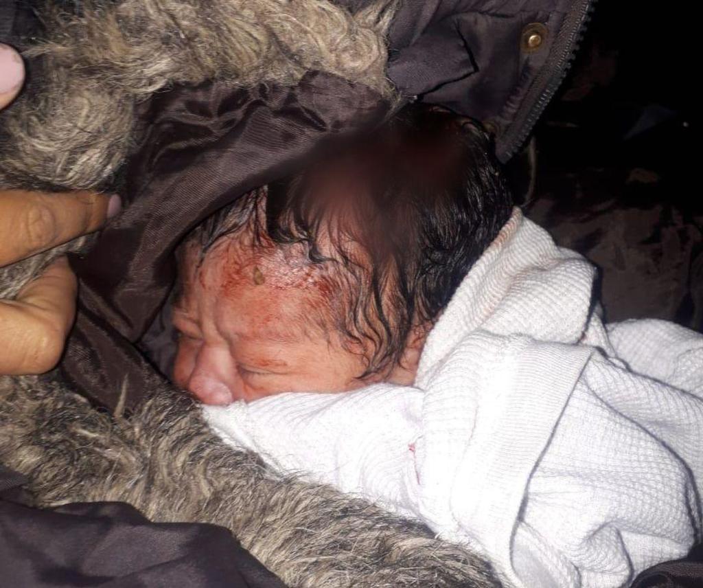 Una bebé recién nacida, que es reportada en buenas condiciones de salud, fue rescatada de la vía pública luego de que fuera abandonada en el mismo lugar en que aparentemente nació. (ARCHIVO)