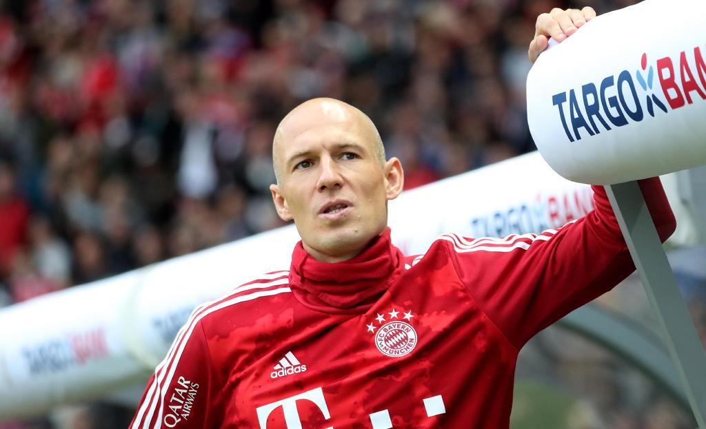 El futbolista holandés de 35 años Arjen Robben anunció este jueves mediante un comunicado que deja el fútbol profesional. (ARCHIVO)