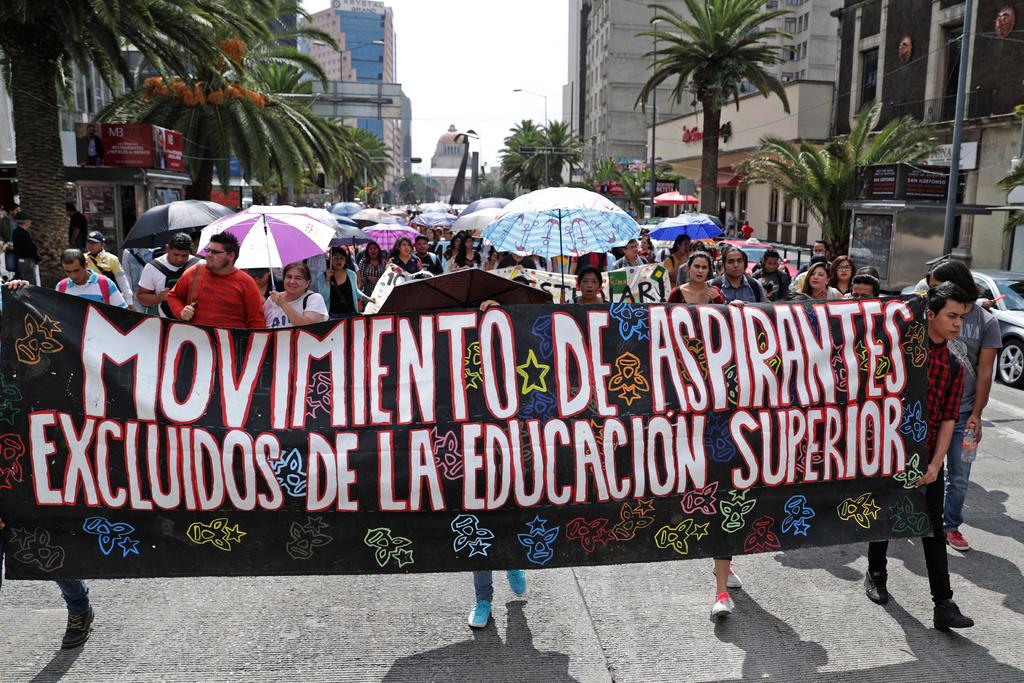 Las escuelas universitarias 'Benito Juárez' fueron instauradas 'al aventón' y sin la excelencia académica que necesitan los jóvenes que buscan estudiar una carrera, reclamaron integrantes del Movimiento de Aspirantes Excluidos de la Educación Superior (MAES). (ARCHIVO)