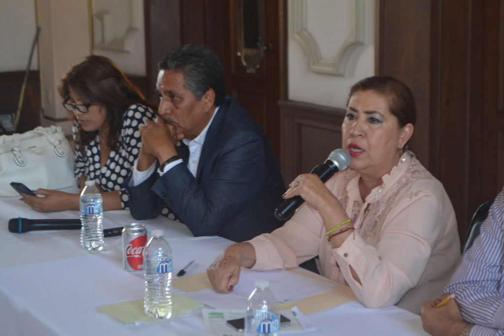 En sesión de Cabildo, la alcaldesa María Luisa González Achem fue cuestionada por la fracción del PAN respecto al caso de los empleados de confianza que fueron sindicalizados. (EL SIGLO DE TORREÓN/ANGÉLICA SANDOVAL)