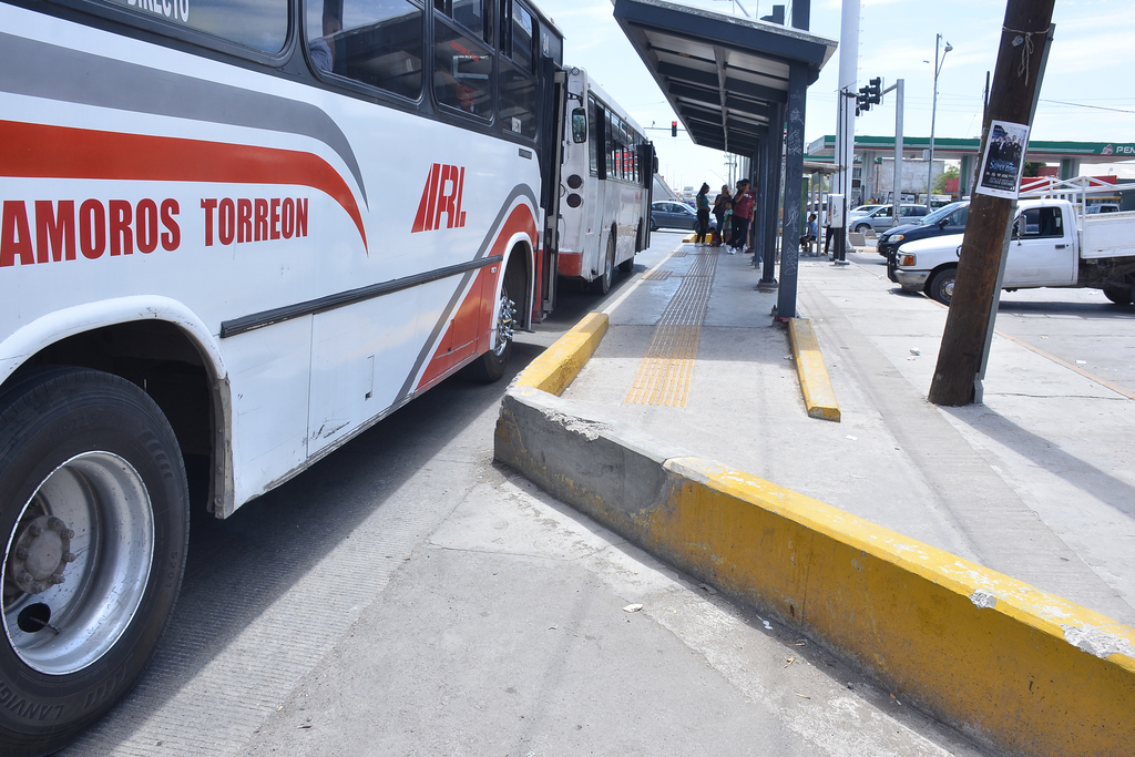 Colocarán señales especiales cerca de los parabuses del Metrobús en Torreón; buscan evitar nuevos accidentes viales.