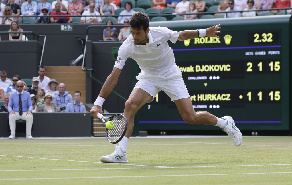 Novak Djokovic tuvo algunas dificultades para derrotar 7-5, 6-7, 6-1, 6-4 a Hubert Hurkacz en la tercera ronda de Wimbledon.