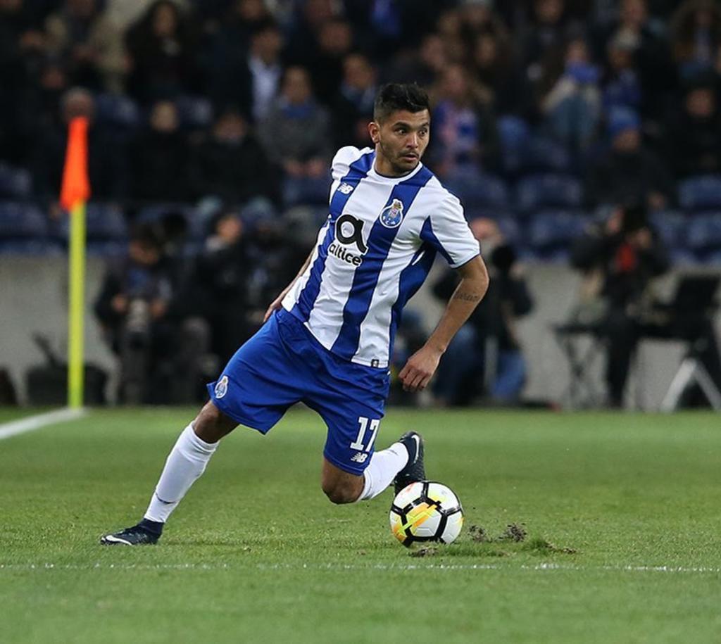  Jesús Manuel “Tecatito” Corona brilló este sábado con Porto, luego de anotar tres goles en la victoria de 6-0 contra Recreativo de Águeda, de la Segunda División de Portugal. (ESPECIAL)