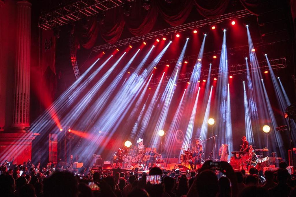Molotov armó la fiesta en el Teatro Metropólitan con su concierto Unplugged, en el que hizo un recorrido de todos sus éxitos. (ESPECIAL)