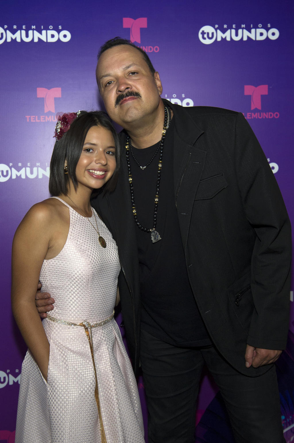 En familia. Pepe Aguilar y su hija Ángela forman parte del espectáculo Jaripeo sin fronteras.