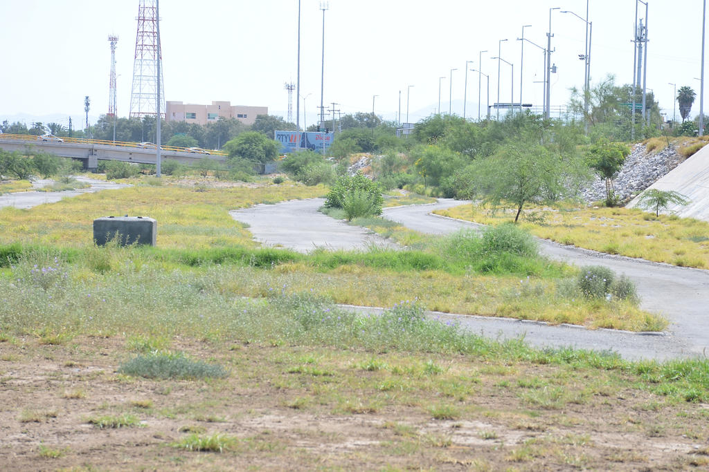 Las instalaciones del Metroparque Nazas lucen deterioradas; en algunas partes el pasto es demasiado alto, en otras se nota su falta de riego.