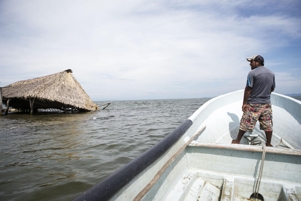 El agente municipal, Fernando Santos, demandó a las autoridades declarar emergencia y dar atención especial a los pescadores, principalmente de esta zona del Istmo de Tehuantepec. (ARCHIVO)