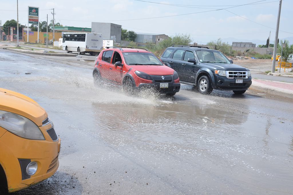 El Simas Torreón informó que solamente ocurrieron 'encharcamientos' en algunos sectores, esto luego de las lluvias del lunes. (FERNANDO COMPEÁN)