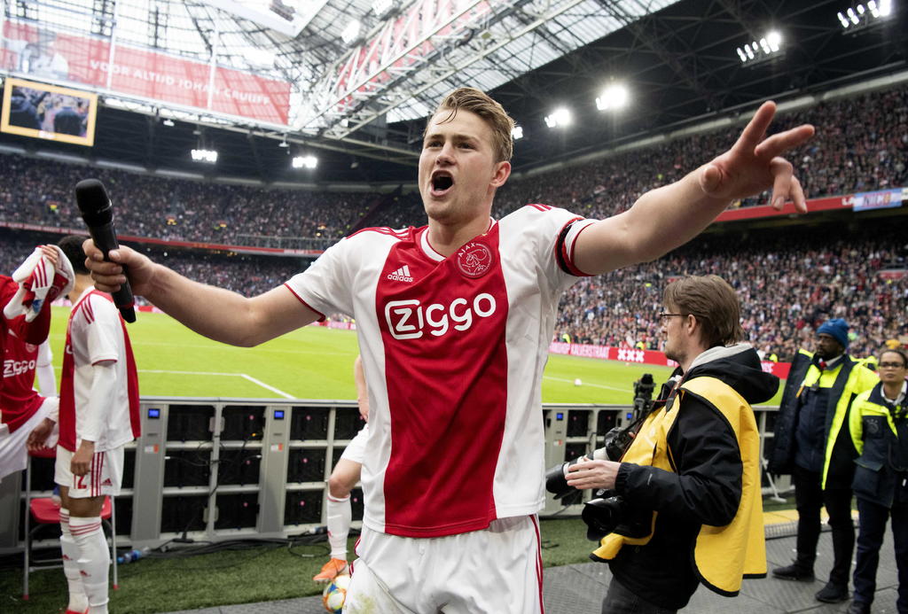 La oferta de la Juventus sin contar bonificaciones por el defensa del Ajax Matthijs de Ligt han estancado las negociaciones entre ambos equipos. (ARCHIVO)