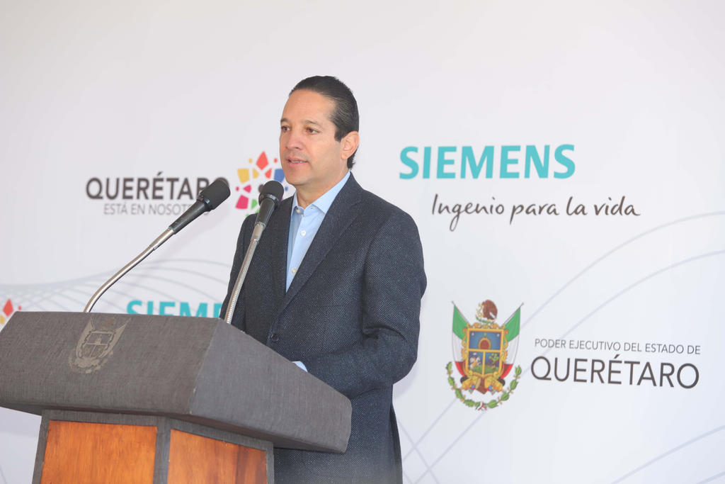 El gobernador de Querétaro, Francisco Domínguez Servién, negó las acusaciones en su contra que lo vinculan con el abogado Juan Collado, las cuáles señalan que recibió recursos de procedencia ilícita para su campaña por la gubernatura. (ARCHIVO)