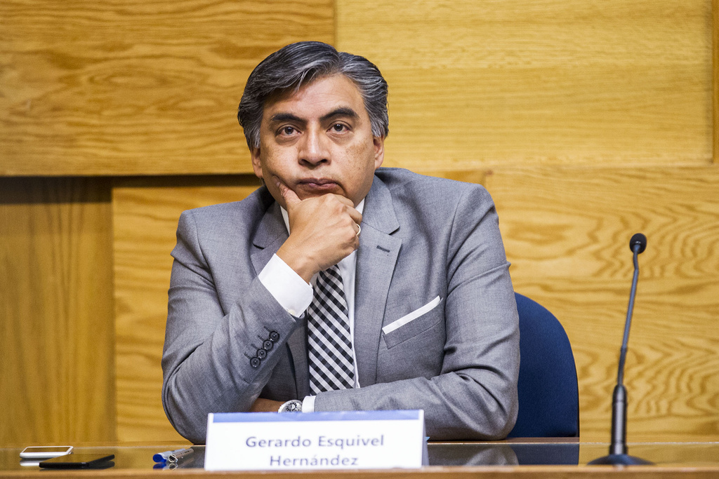 Gerardo Esquivel, subgobernador del Banco de México tiene una opinión contraria a los demás miembros de la junta de Gobierno, quien insisite en bajar las tasas de interés. (ARCHIVO)