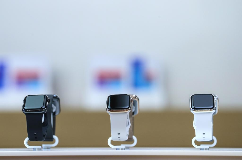 Apple informó el viernes que pronto arreglará una falla de seguridad que afectaba la aplicación Walkie Talkie en el reloj Apple Watch. (ARCHIVO)