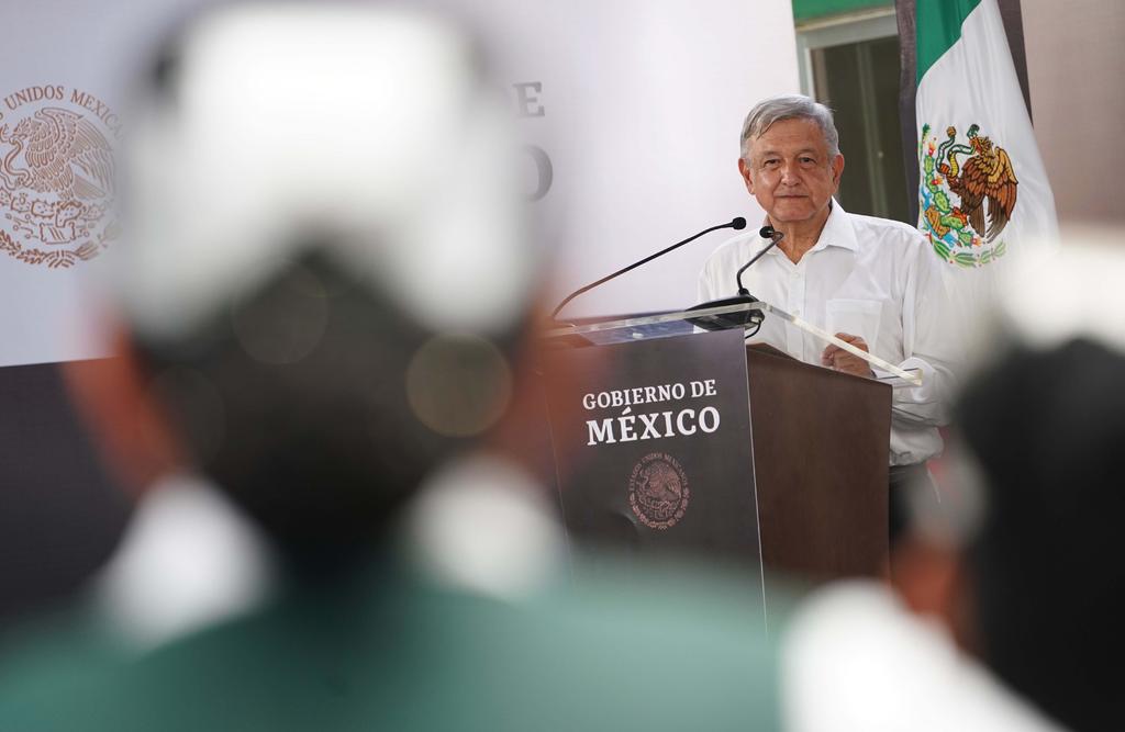 El presidente Andrés Manuel López Obrador planteó que de ser necesario se creará una distribuidora de medicamentos para garantizar el abasto en todos los centros médicos y hospitalarios del país, pues no es posible que a las comunidades más apartadas lleguen productos 'chatarra', pero no medicinas. (EFE)