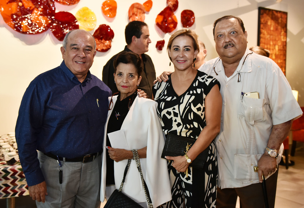 Ricardo y Cecilia Cisneros, Rocío y César Villalobos.