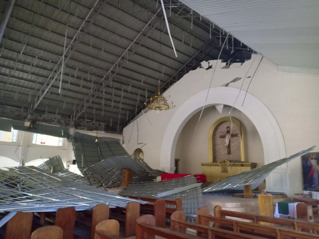 El terremoto también se sintió en cuatro ciudades vecinas, causando daños a decenas de casas, dos iglesias, un hotel, un gimnasio, un puente y un mercado público. (EFE)