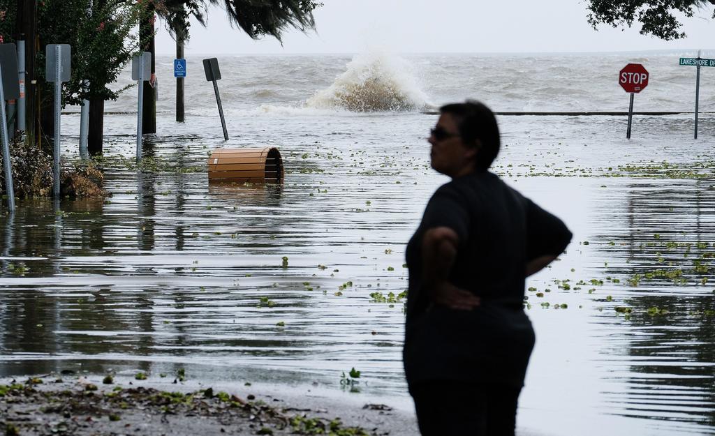 Se prevé que su llegada a Luisiana causará graves inundaciones debido a las torrenciales lluvias y marejada ciclónica. (EFE)
