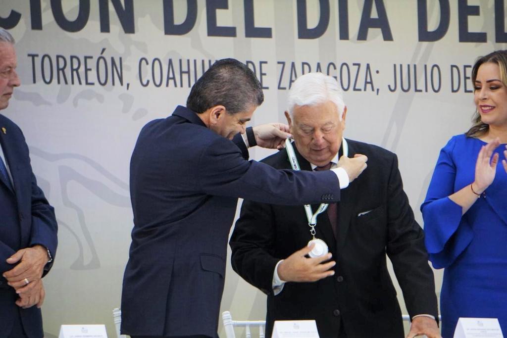 Se entregó un reconocimiento especial a Jesús Gerardo Sotomayor Garza, abogado fundamental en la vida jurídica, cultural y académica de La Laguna y de Coahuila. (EL SIGLO)
