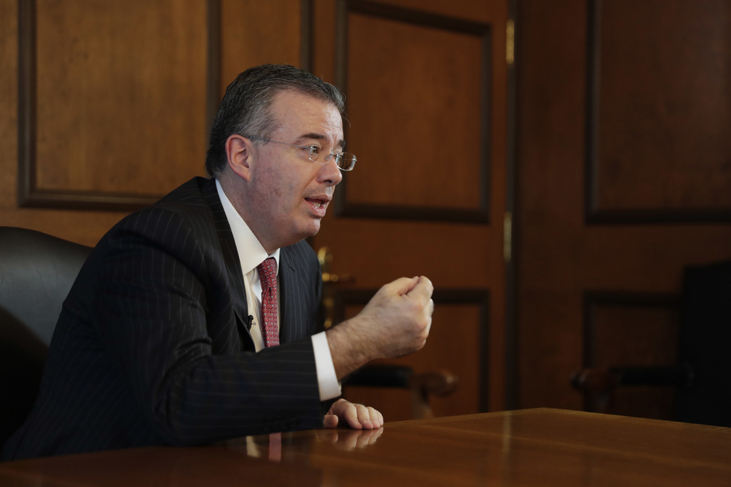 El gobernador del Banco de México, Alejandro Díaz, de León refiere que varios países experimentaron graves crisis.