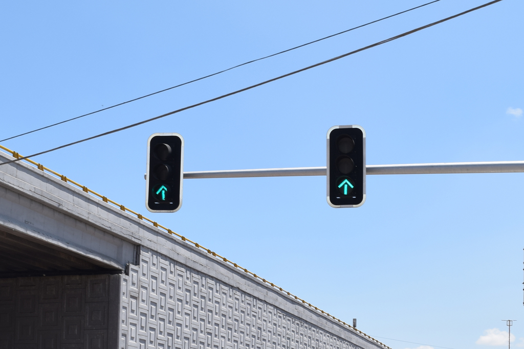 En algunos puntos de la ciudad de Gómez Palacio se colocaron los semáforos de luz tipo LED. (EL SIGLO DE TORREÓN)