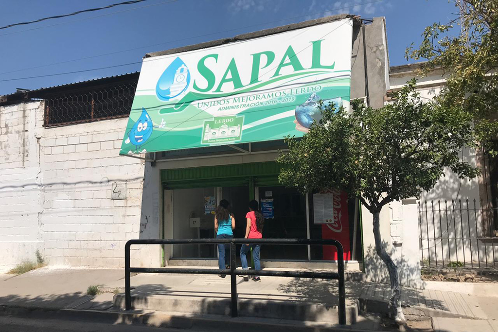 El Sapal comenzó con la suspensión del servicio de agua potable debido a que actualmente están operando con 'números rojos'. (EL SIGLO DE TORREÓN)