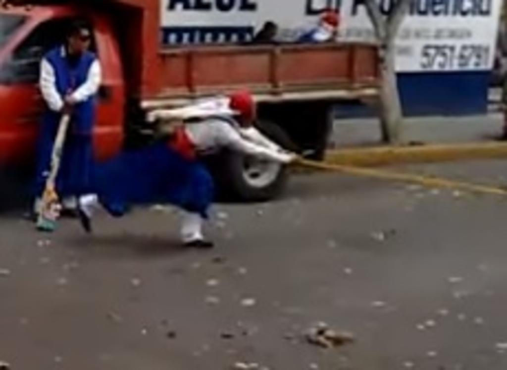 Mexicano es arrastrado por el rebufo de un cañón