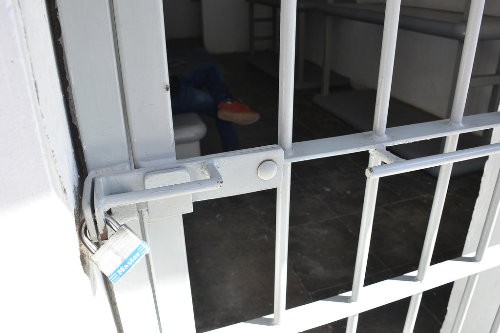 Fue detenido en el lugar por el delito de robo y trasladado a las celdas de la cárcel municipal. (ARCHIVO)