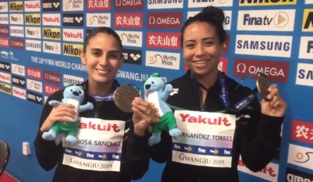 Espinosa y Hernández obtuvieron medalla de bronce y su pase a los Juegos Olímpicos Tokio 2020 en la prueba de clavados sincronizados de trampolín de tres metros. (ESPECIAL)