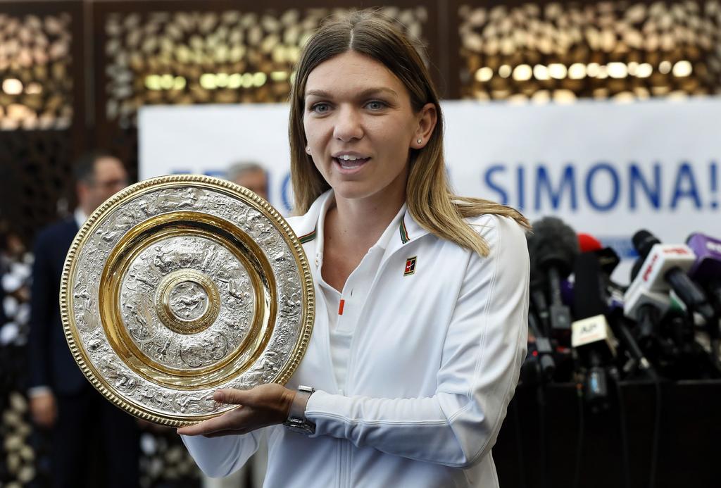 Simona Halep subió tres lugares en el ranking mundial de la Asociación Femenil de Tenis. (EFE)