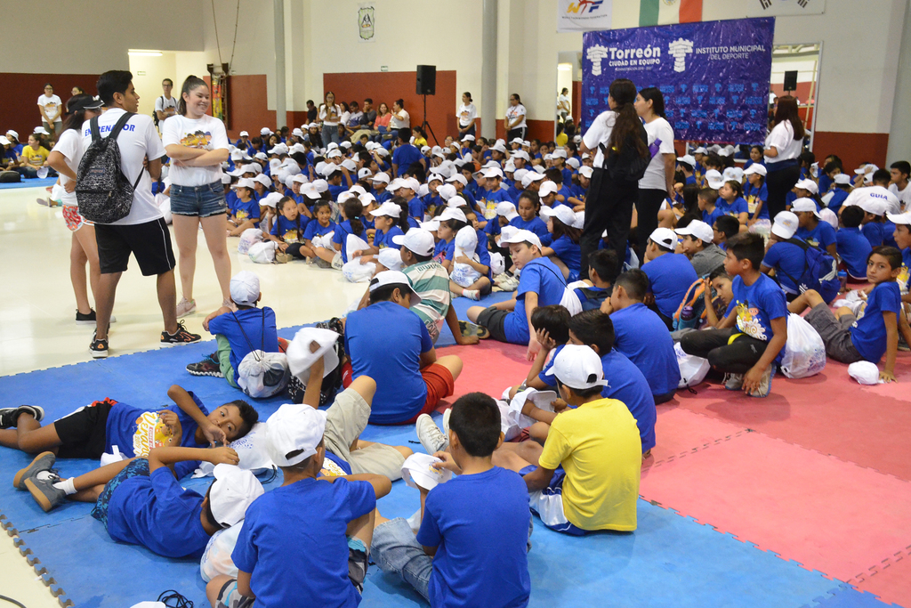 Poco más de mil 500 niños disfrutan de las actividades del curso de verano del IMD. (FERNANDO COMPEÁN)