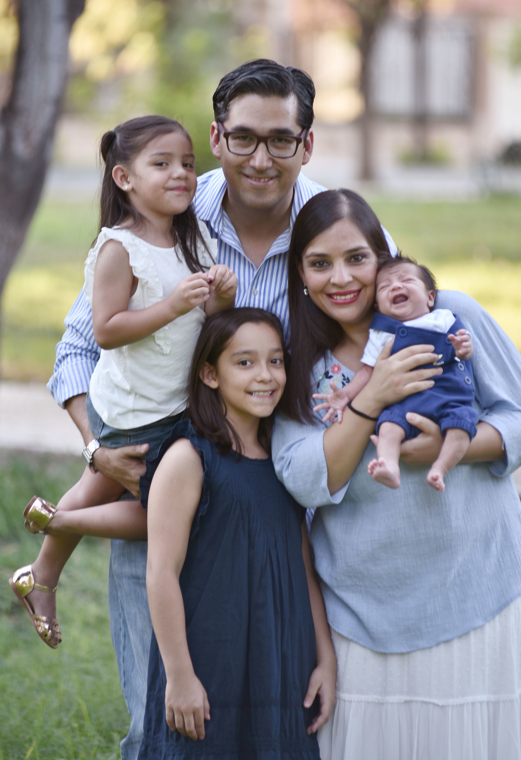 Luis Gerardo y Alejandra con sus hijas: Jaquie y Claudia.