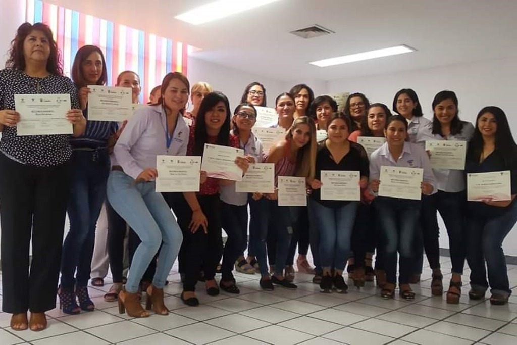 Personal de diferentes dependencias del Ayuntamiento de Torreón participaron en este taller. (BEATRIZ A. SILVA)