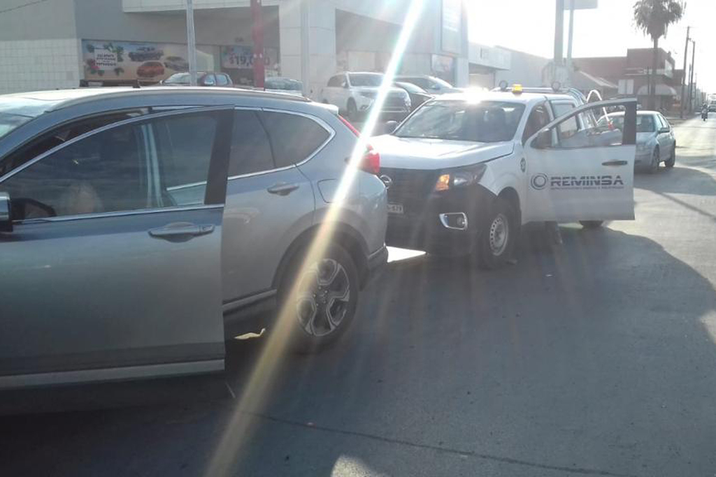 La falta de precaución al manejar fue el causante de un accidente en Diagonal Reforma y avenida Juárez. (EL SIGLO DE TORREÓN)