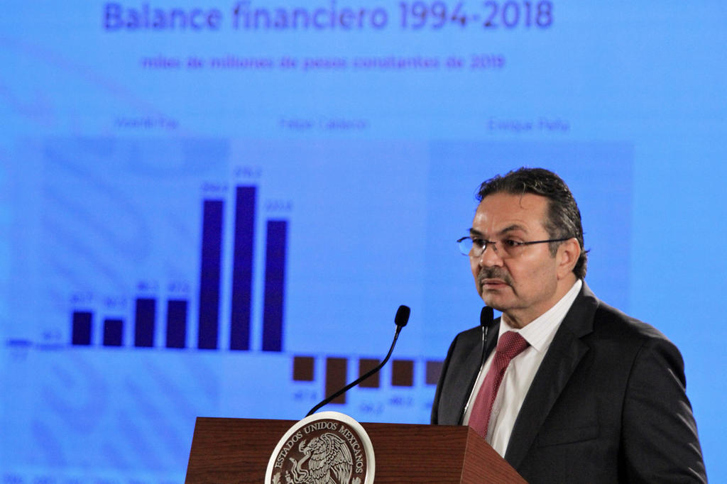 El gobierno mexicano tendrá que aumentar significativamente su apoyo financiero a Pemex para que aumente su inversión y mejoren las reservas, dijo la calificadora Moody's. (ARCHIVO)