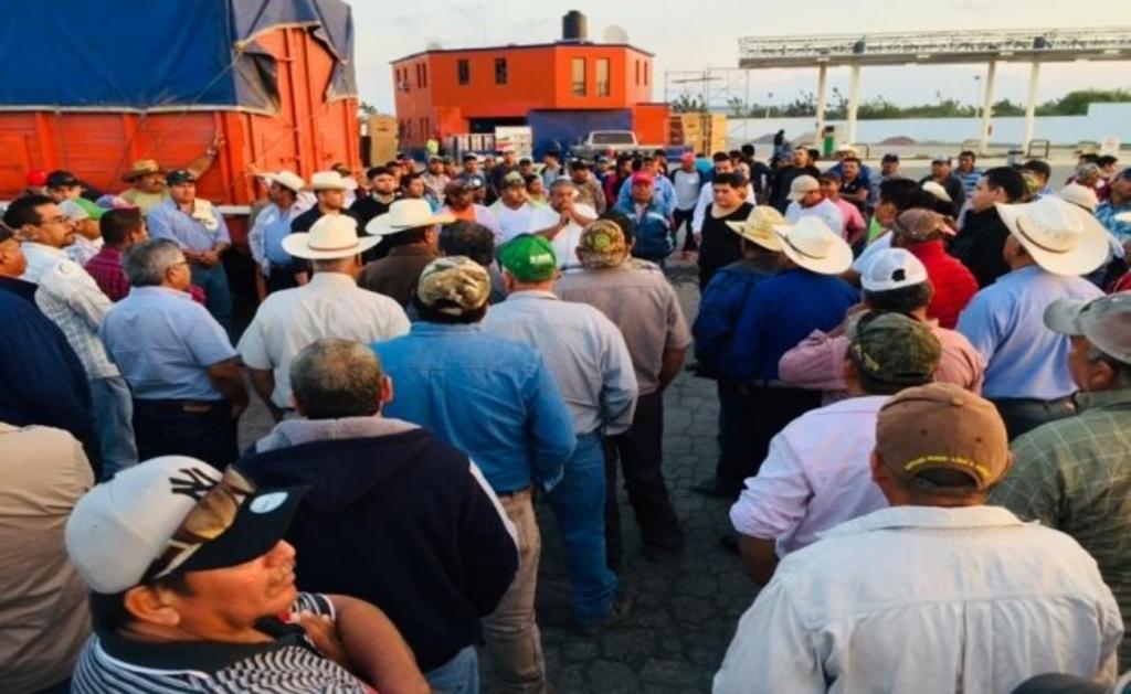 La mañana de este miércoles, campesinos realizan protestas en las casetas de peaje de la autopista México-Pachuca, en Tecámac, y en la México-Pirámides, en Ecatepec, en demanda de más apoyos para el sector agrícola del país. (ARCHIVO)