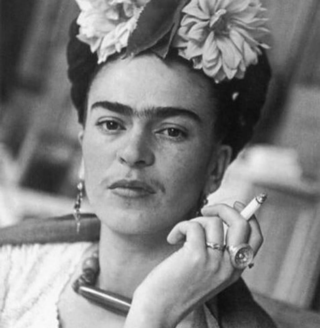 La línea de maquillaje de Frida Kahlo busca resaltar la belleza única de las mujeres. (ESPECIAL)
