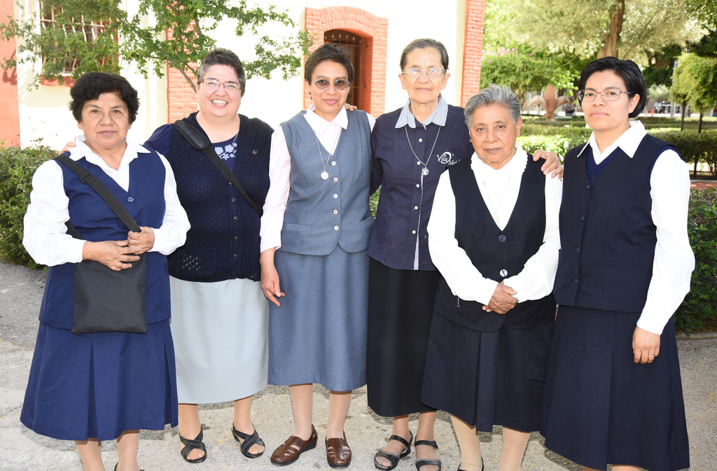 Algunas de las participantes del encuentro posan para la lente de El Siglo de Torreón.