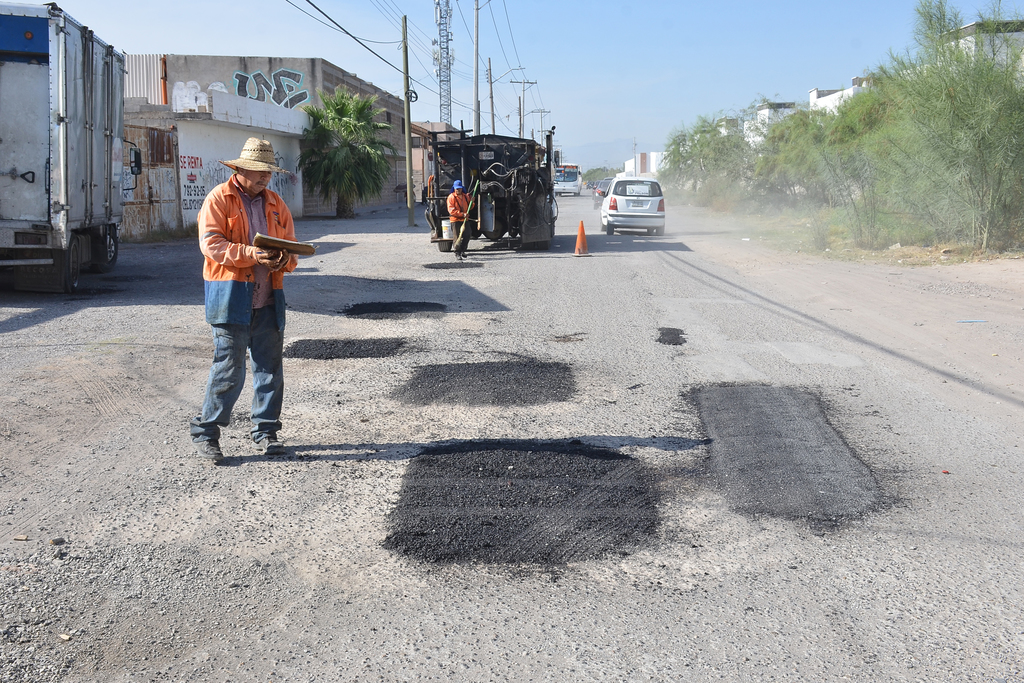 Arrancan con mejora en la pavimentación del ejido La Joya de Torreón; se invertirán 5 millones de pesos en una primera etapa. (FERNANDO COMPEÁN)