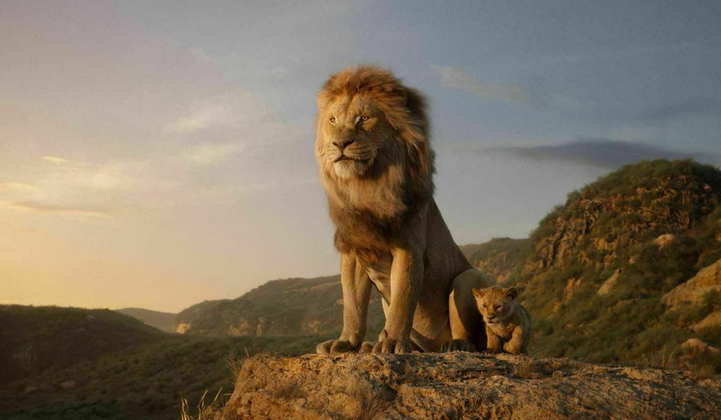 Esperada. En La Laguna muchos de los fanáticos de El Rey León están ansiosos por ver la nueva versión de su película, como Omar, quien llevará a sus hijo a ver esta gran aventura. (AP/ ESPECIAL)