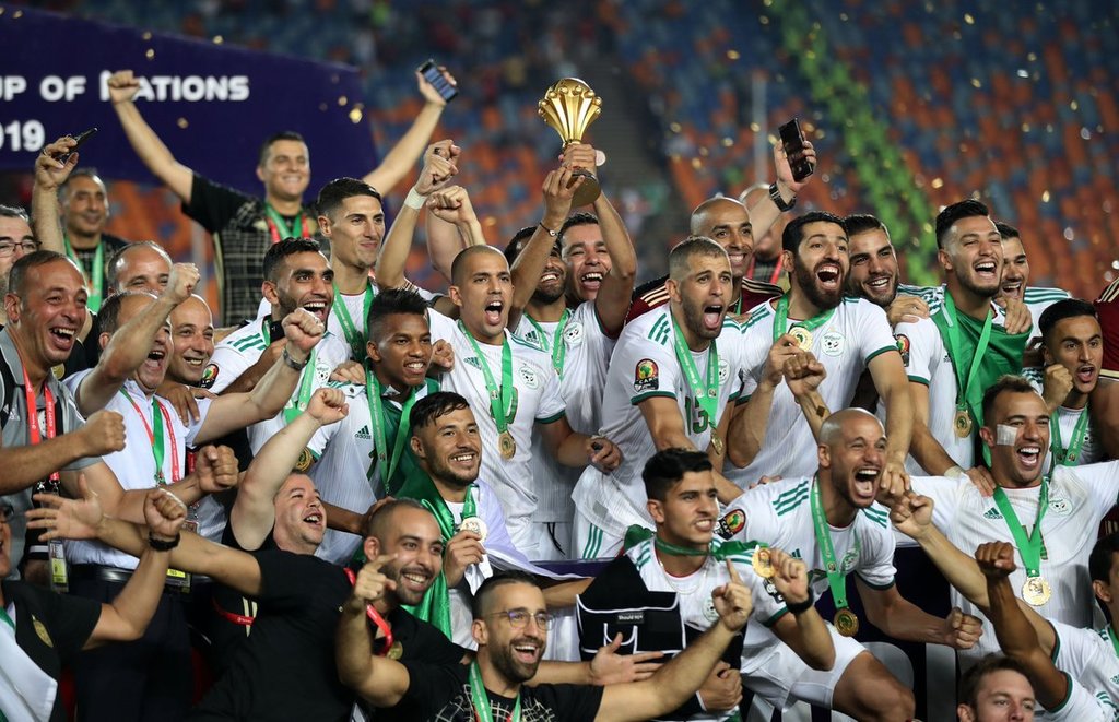Los argelinos festejan con el título luego de derrotar por la mínima diferencia a los senegaleses.