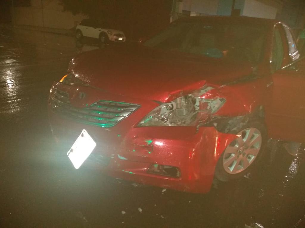 Participa en el accidente el conductor de un vehículo de la marca Toyota, línea Camry, en color rojo, modelo 2008, identificados como Víctor 'NN', de 47 años de edad.
