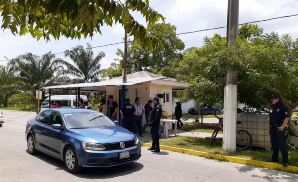 Los hechos ocurrieron en la colonia Tabscoob, en el municipio de Cárdenas, donde de acuerdo a testigos sujetos armados arribaron al lugar para robar el dinero de una tienda de la zona.
(EL UNIVERSAL)